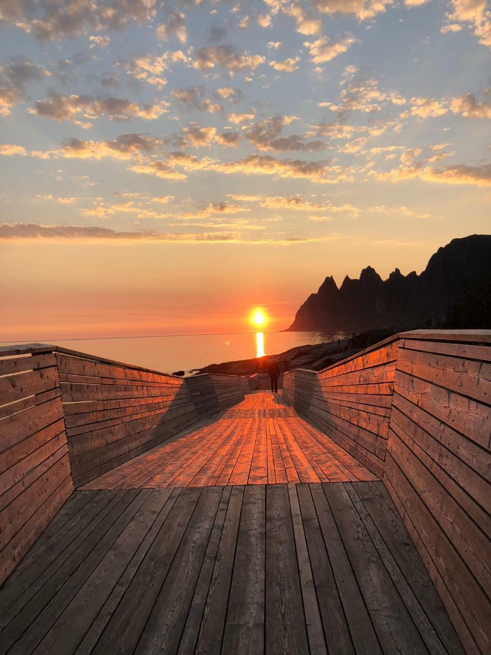 Tinebua Basecamp Senja Albergue Berg  Exterior foto